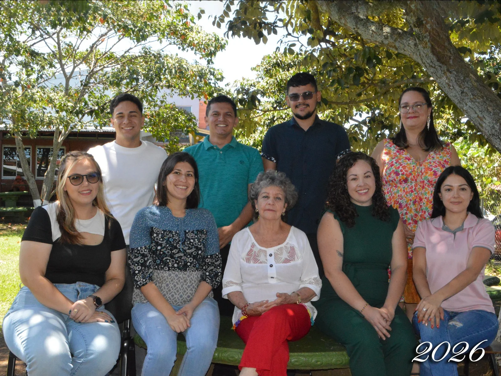 Directora y equipo de trabajo